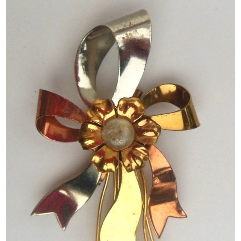 1940s Retro Era Mixed Metal Ribbon Floral Brooch with Faux Pearls - Picture 3 of 4